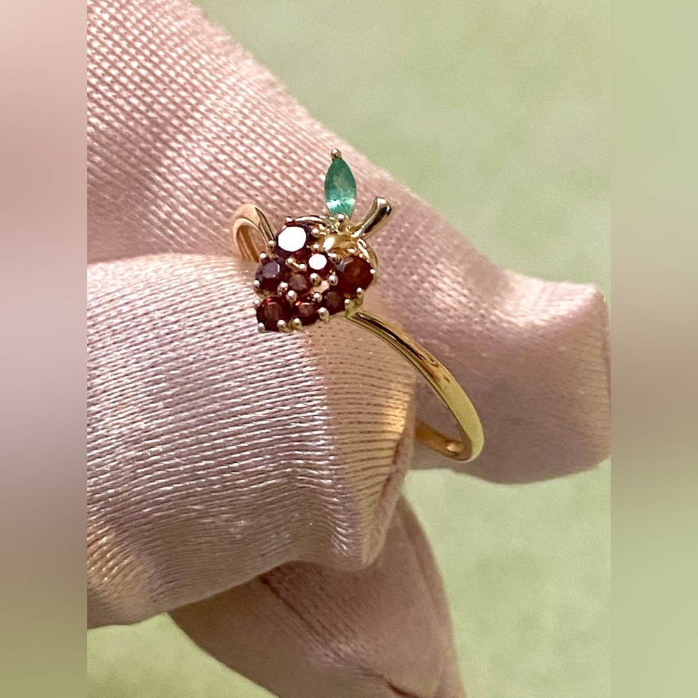 14K Yellow Gold & Rubies & Emerald cute Strawberry 🍓 ring 💍 - Picture 3 of 7
